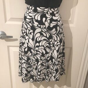 H&M Black and White Swirl Slip On Skater Skirt